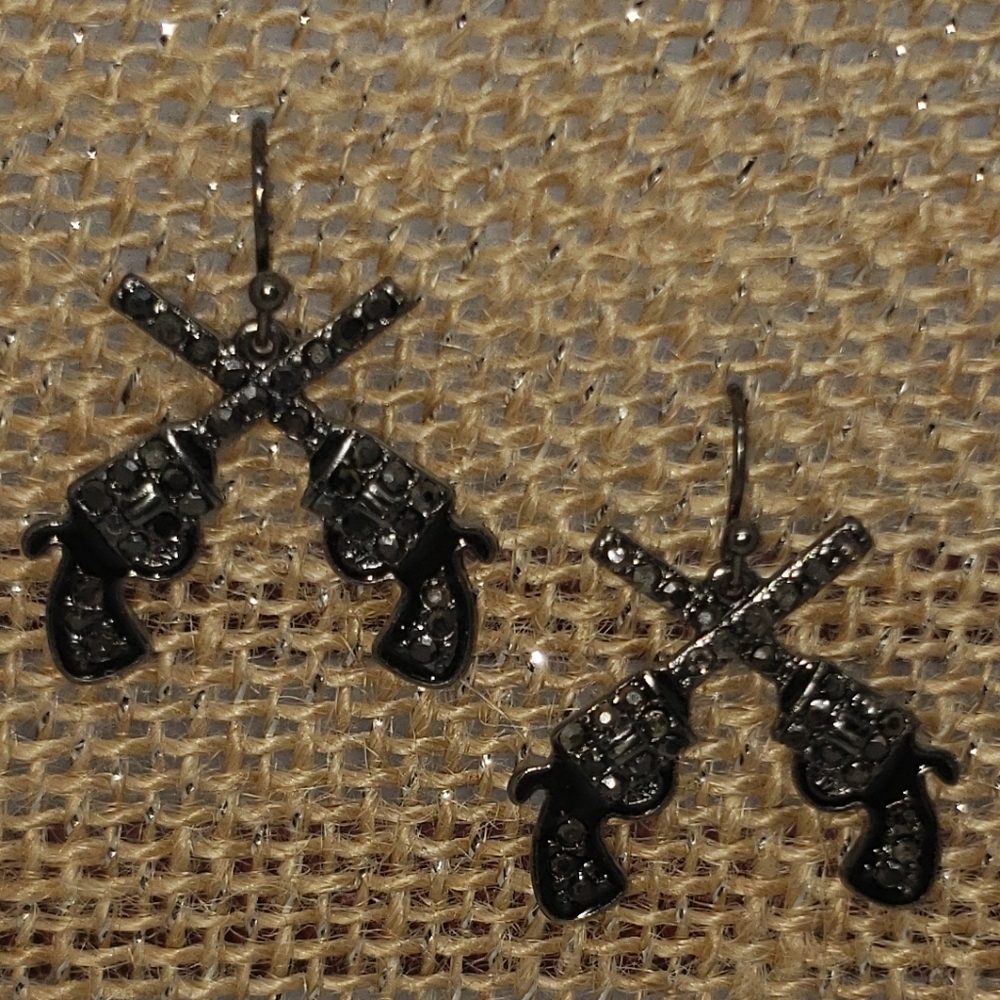 ✔️black bling sixguns earring small